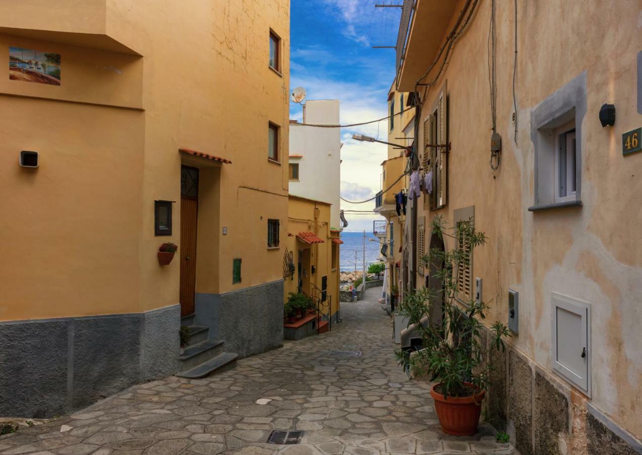 Willa La Casa Sulla Scogliera Massa Lubrense Zewnętrze zdjęcie